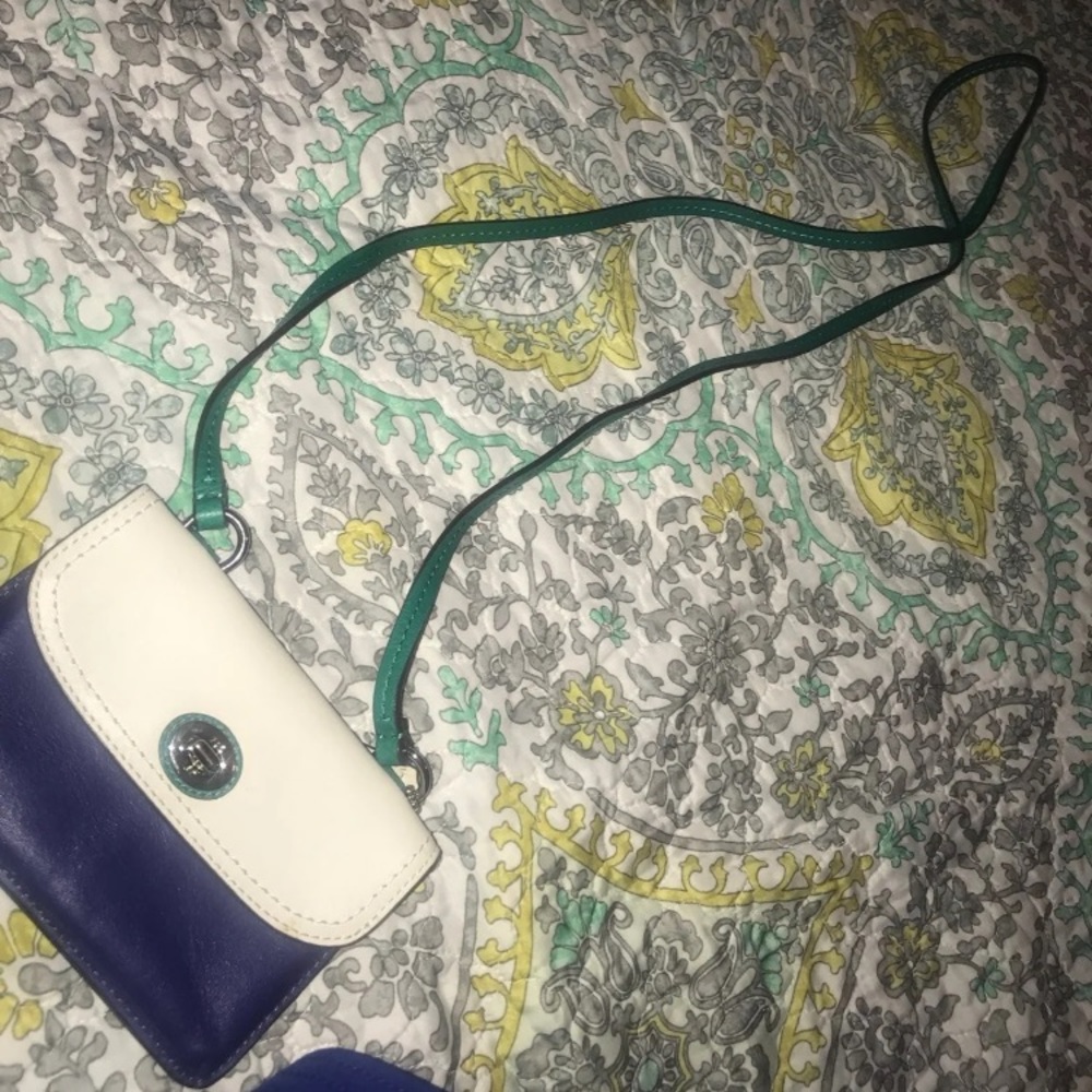 Small Tri-Color Coach Crossbody - Picture 9 of 10